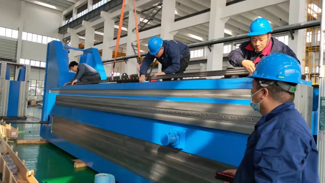 Dynamic beam and gantry five-axis FSW equipment