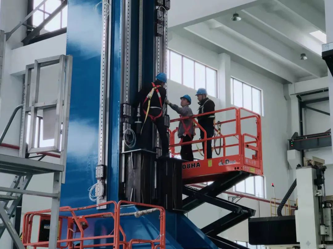 Dynamic beam and gantry five-axis FSW equipment